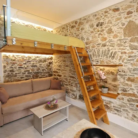 Katianna Stone Petite Tatil Evi